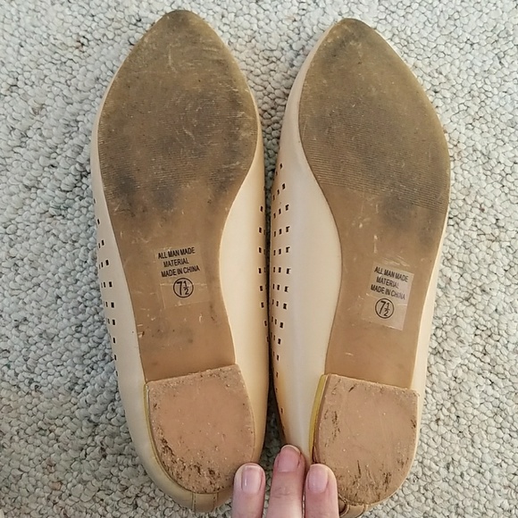 Nude pointed flats w/ gold accents size 7.5 - Picture 6 of 7